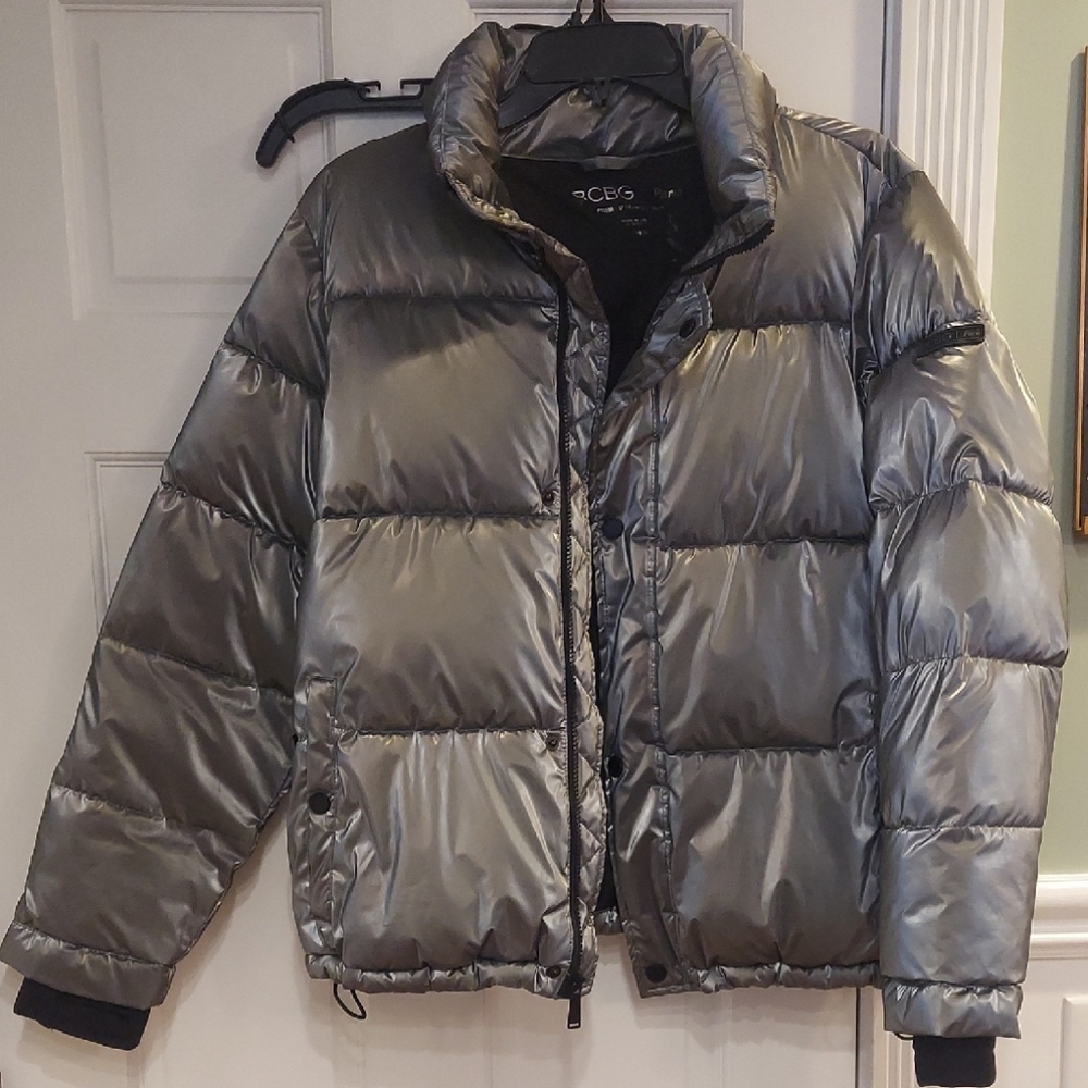 BCBG MAXAZRIA Paris Women's Cloud Down Puffer Jacket Silver Metalic MEDIUM